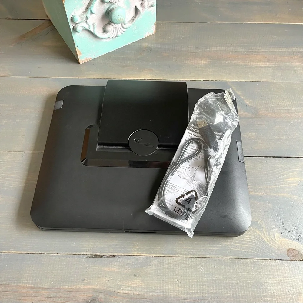 Rocketfish iPad 2 Keyboard Capsule Model No. RF-iCap14 Black USB Cord Included